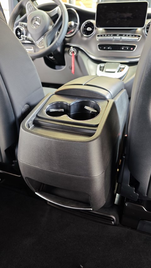 Mittelkonsole für Mercedes Benz Vito / V-Klasse (W447) schwarz mit Kühlschrank Mittelkonsole für Mercedes Benz Vito / V-Klasse (W447) schwarz mit Kühlschrank