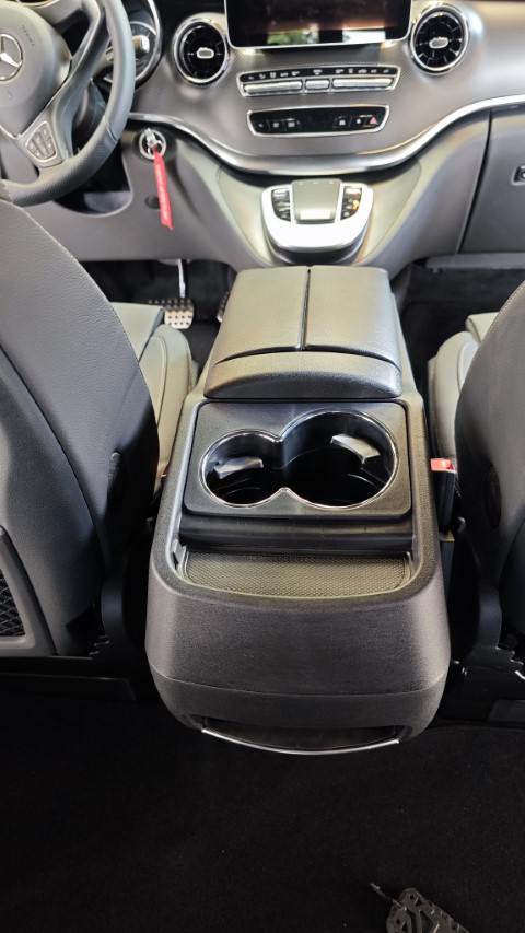 Mittelkonsole für Mercedes Benz Vito / V-Klasse (W447) schwarz mit Kühlschrank Mittelkonsole für Mercedes Benz Vito / V-Klasse (W447) schwarz mit Kühlschrank