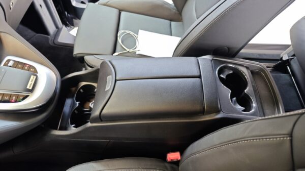 Mittelkonsole für Mercedes Benz Vito / V-Klasse (W447) schwarz mit Kühlschrank Mittelkonsole für Mercedes Benz Vito / V-Klasse (W447) schwarz mit Kühlschrank