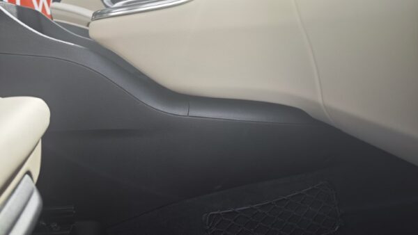 Mittelkonsole für Mercedes Benz Vito / V-Klasse (W447) schwarz mit Kühlschrank Mittelkonsole für Mercedes Benz Vito / V-Klasse (W447) schwarz mit Kühlschrank