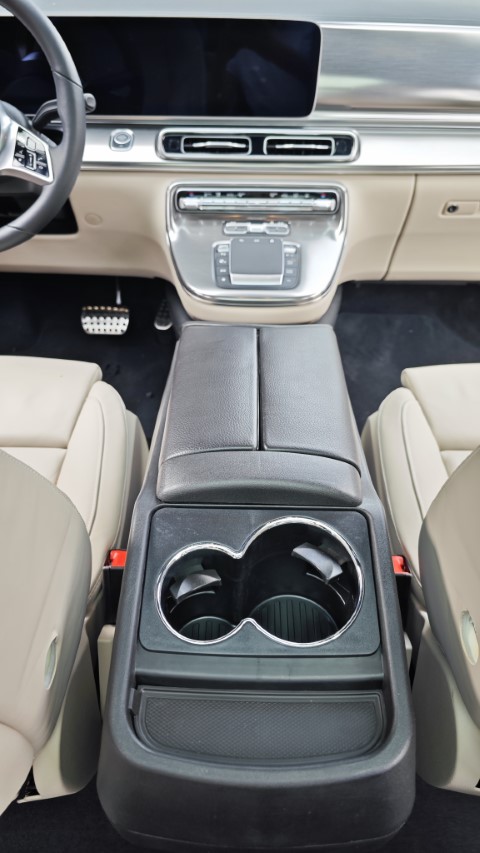 Mittelkonsole für Mercedes Benz Vito / V-Klasse (W447) schwarz mit Kühlschrank Mittelkonsole für Mercedes Benz Vito / V-Klasse (W447) schwarz mit Kühlschrank