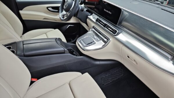 Mittelkonsole für Mercedes Benz Vito / V-Klasse (W447) schwarz mit Kühlschrank Mittelkonsole für Mercedes Benz Vito / V-Klasse (W447) schwarz mit Kühlschrank