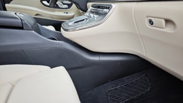 Mittelkonsole für Mercedes Benz Vito / V-Klasse (W447) schwarz mit Kühlschrank Mittelkonsole für Mercedes Benz Vito / V-Klasse (W447) schwarz mit Kühlschrank