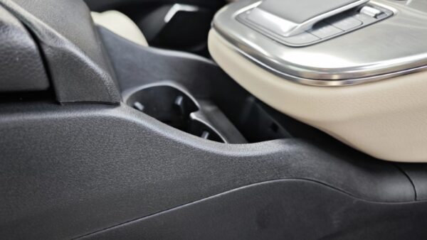 Mittelkonsole für Mercedes Benz Vito / V-Klasse (W447) schwarz mit Kühlschrank Mittelkonsole für Mercedes Benz Vito / V-Klasse (W447) schwarz mit Kühlschrank