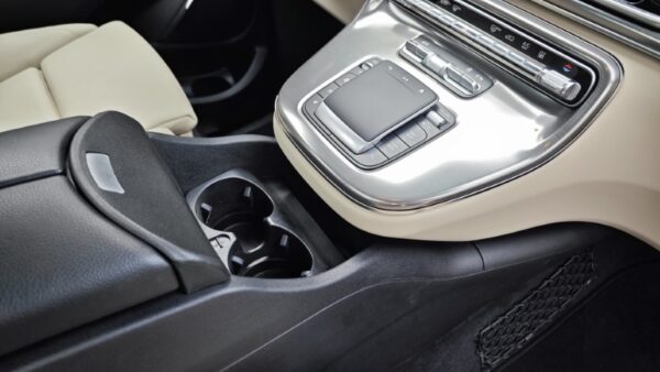 Mittelkonsole für Mercedes Benz Vito / V-Klasse (W447) schwarz mit Kühlschrank Mittelkonsole für Mercedes Benz Vito / V-Klasse (W447) schwarz mit Kühlschrank