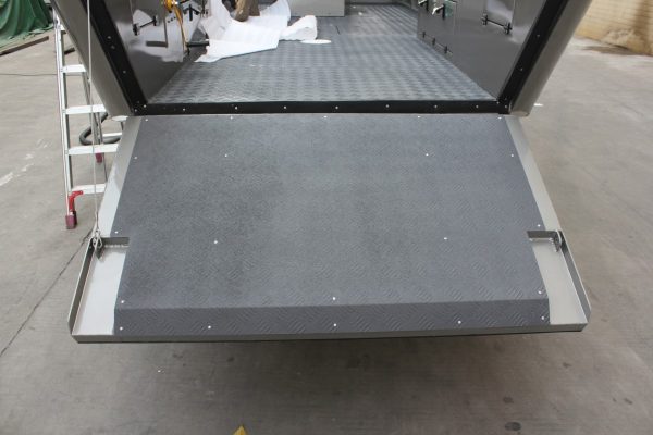 Mehrzweckboot mit Bugklappe (Aluminium)