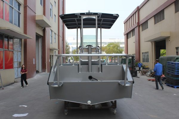 Mehrzweckboot mit Bugklappe (Aluminium)